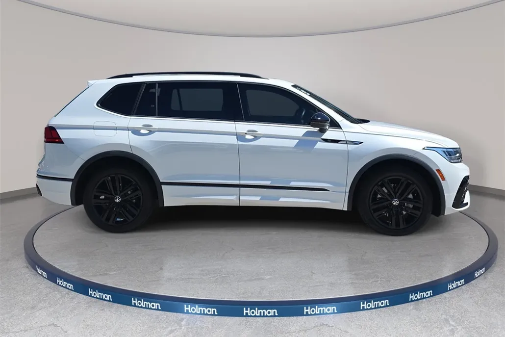 2022 Volkswagen Tiguan SE R-Line Black photo 1