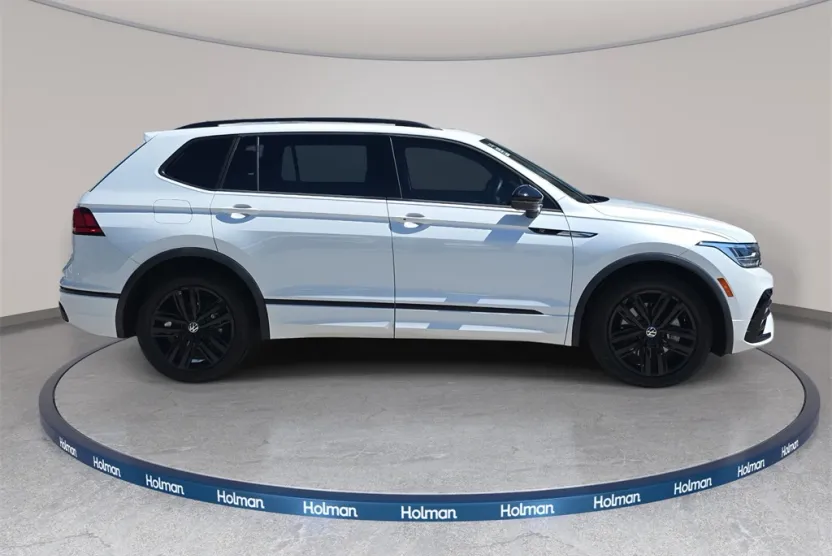 2022 Volkswagen Tiguan SE R-Line Black photo 1