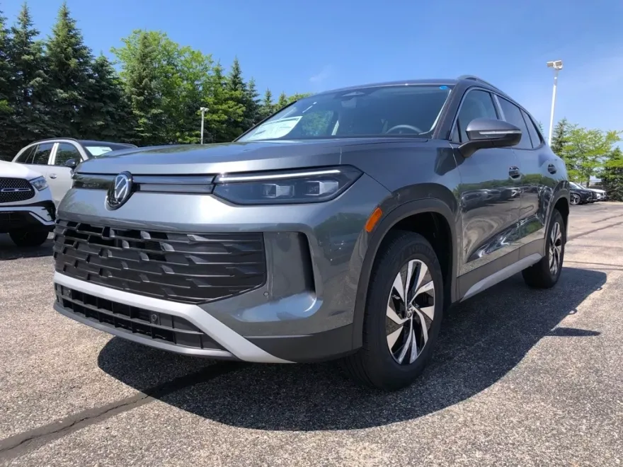 2025 Volkswagen Tiguan S photo 1