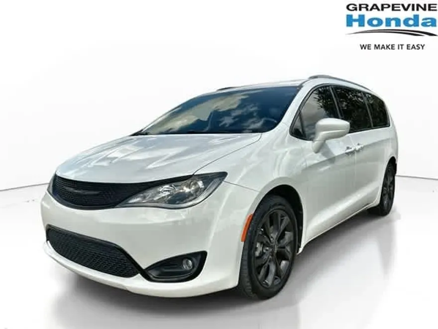 2020 Chrysler Pacifica Touring L photo 1