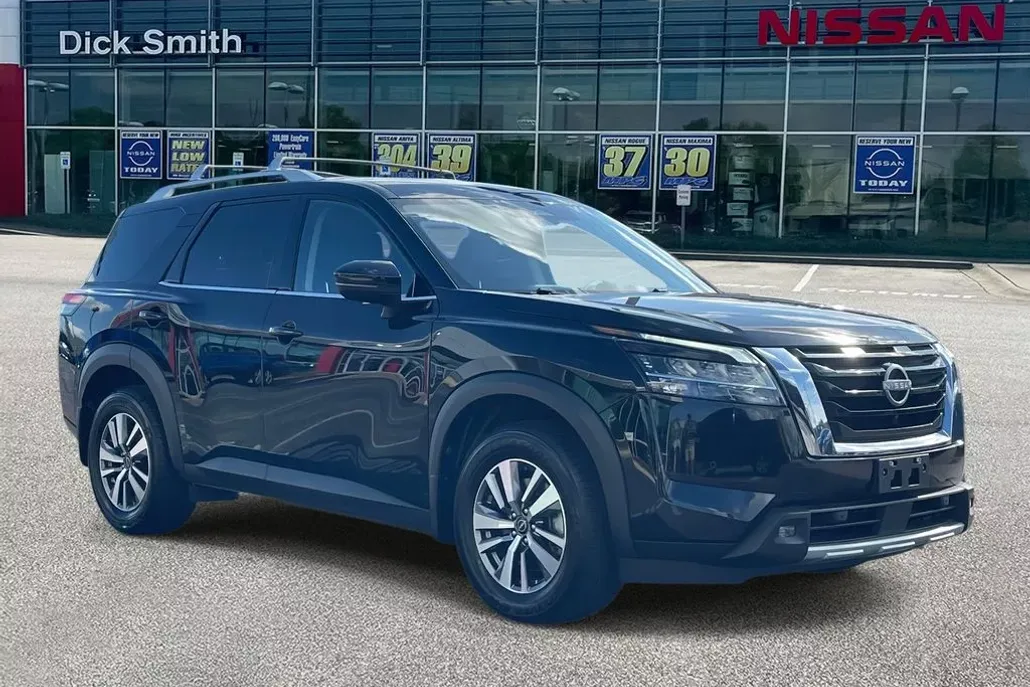2022 Nissan Pathfinder SL photo 1