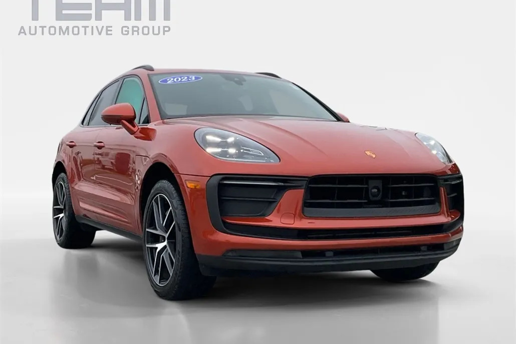 2023 Porsche Macan Base photo 1