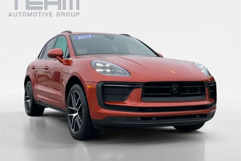 2023 Porsche Macan Base photo 1