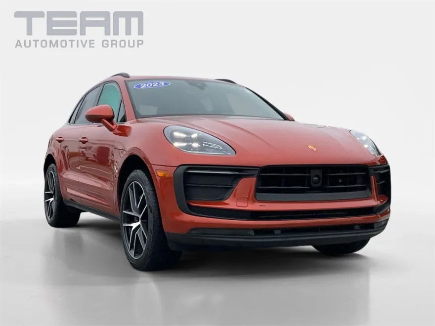 2023 Porsche Macan Base photo 1