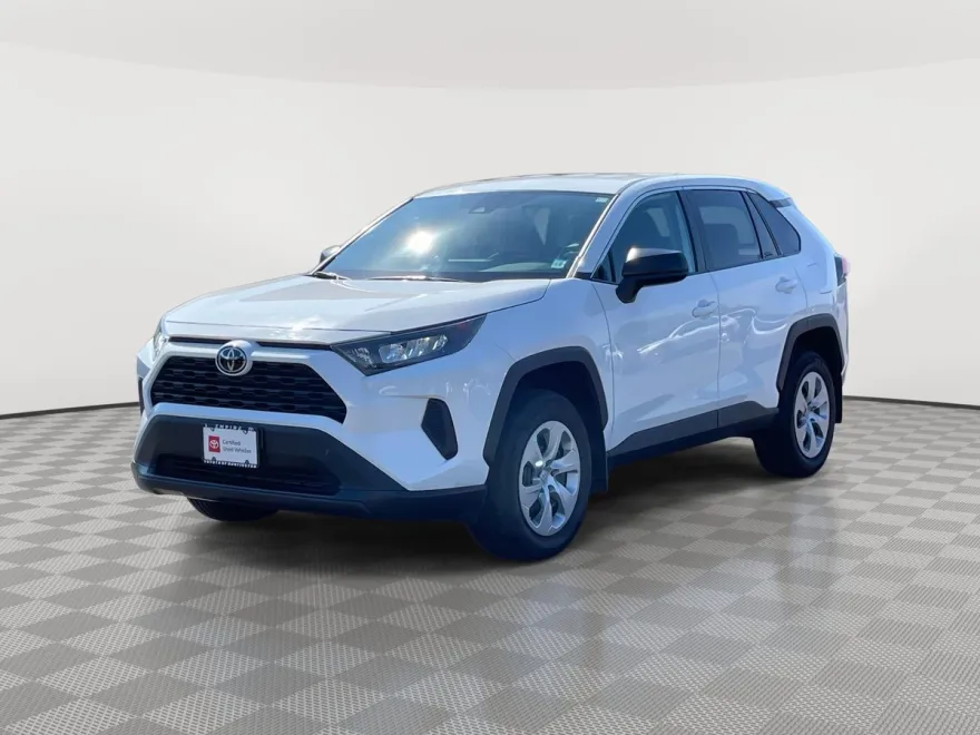 2022 Toyota RAV4 LE photo 1