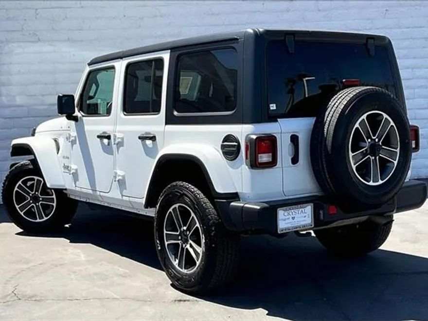 2023 Jeep Wrangler Sahara photo 7