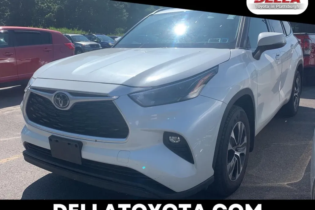 2022 Toyota Highlander XLE photo 1