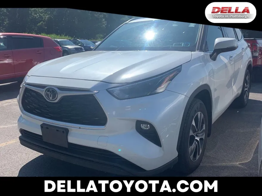 2022 Toyota Highlander XLE photo 1