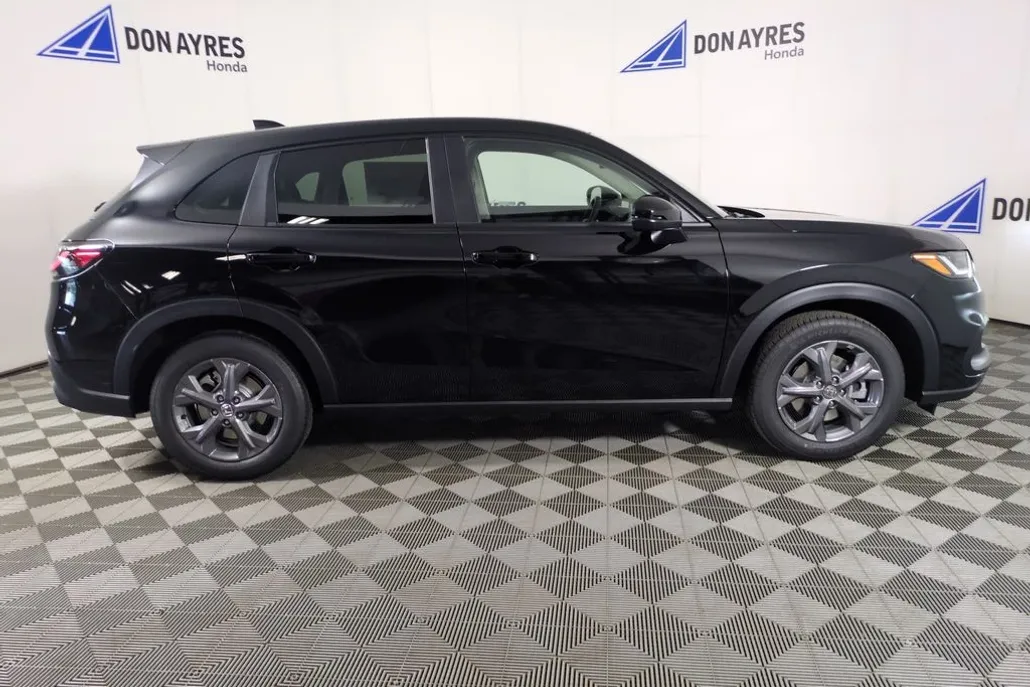2026 Honda HR-V LX photo 1