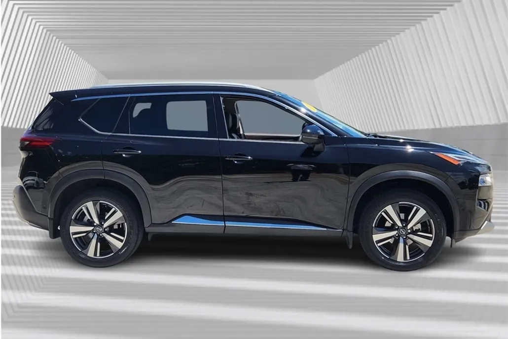 2023 Nissan Rogue Platinum photo 1