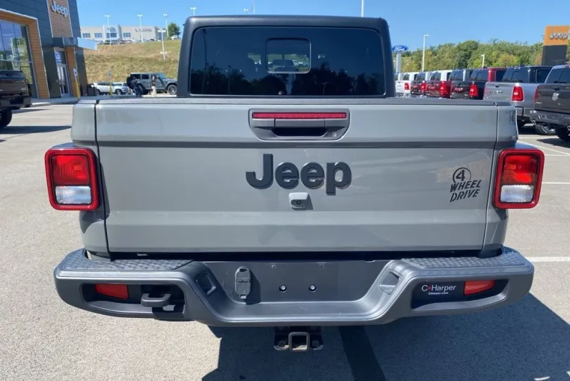 2022 Jeep Gladiator Willys photo 1