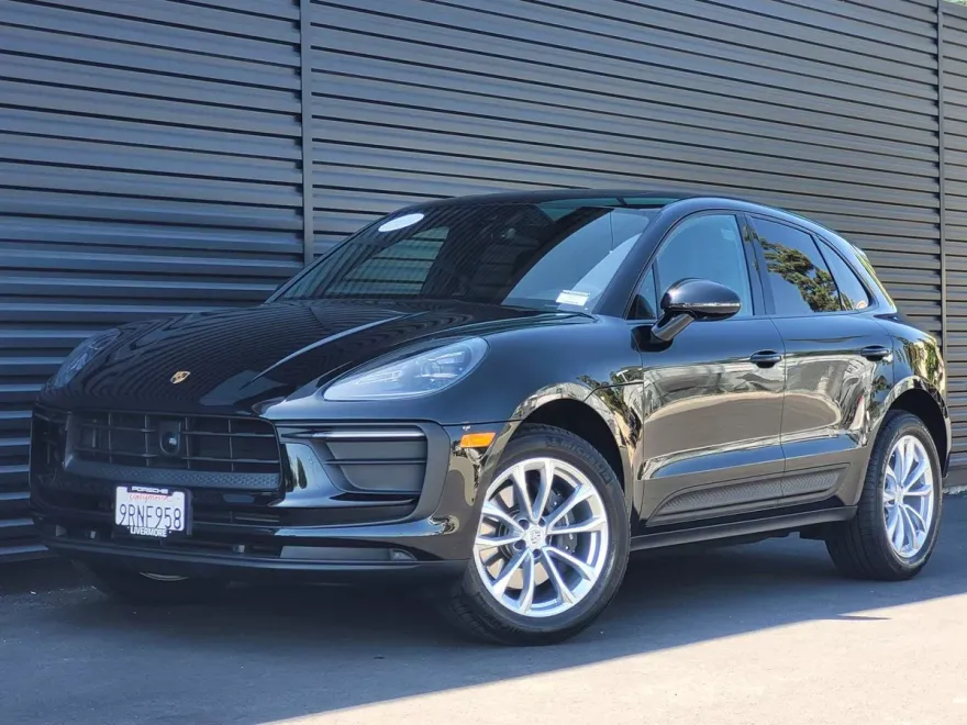 2025 Porsche Macan T photo 1