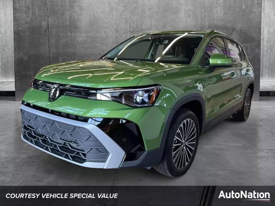2025 Volkswagen Taos SE photo 1