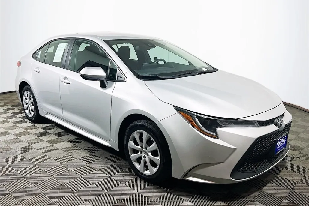2022 Toyota Corolla LE photo 1
