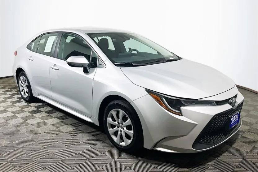 2022 Toyota Corolla LE photo 1