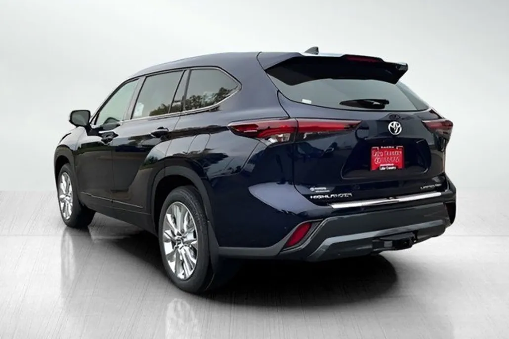 2025 Toyota Highlander Limited photo 1