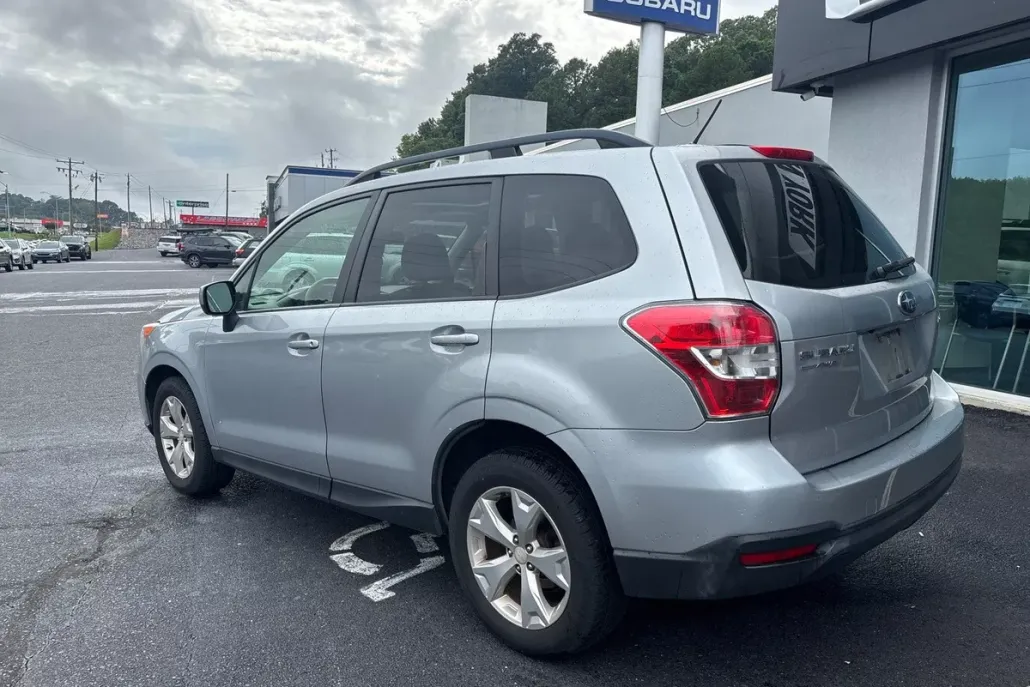 2015 Subaru Forester 2.5i Premium photo 1