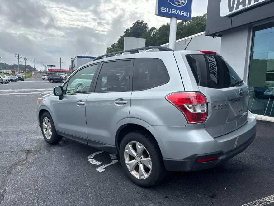 2015 Subaru Forester 2.5i Premium photo 1
