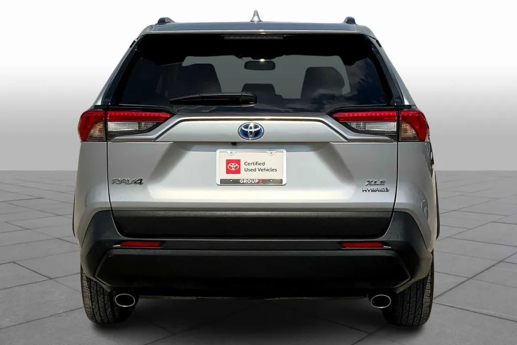2024 Toyota RAV4 Hybrid XLE photo 1