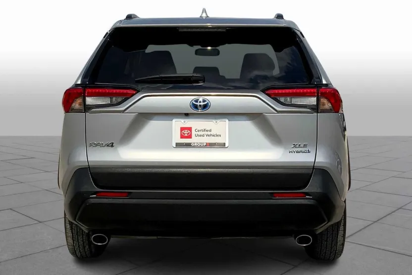 2024 Toyota RAV4 Hybrid XLE photo 1