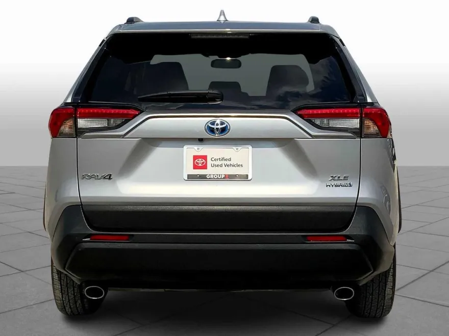 2024 Toyota RAV4 Hybrid XLE photo 1