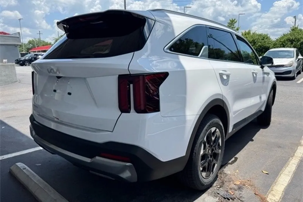 2025 Kia Sorento S photo 1
