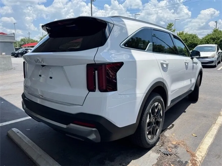 2025 Kia Sorento S photo 1