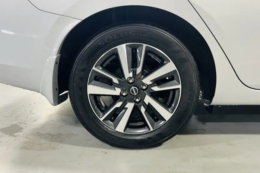2025 Nissan Versa SV photo 1