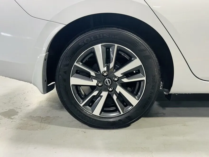 2025 Nissan Versa SV photo 1