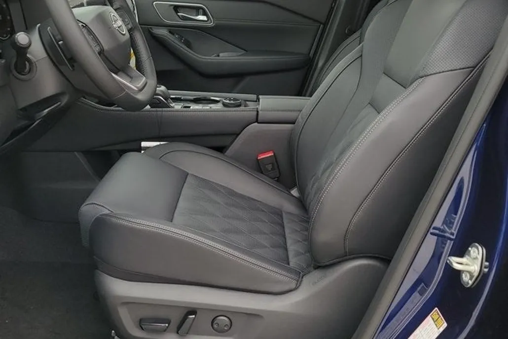 2026 Nissan Rogue Platinum photo 1