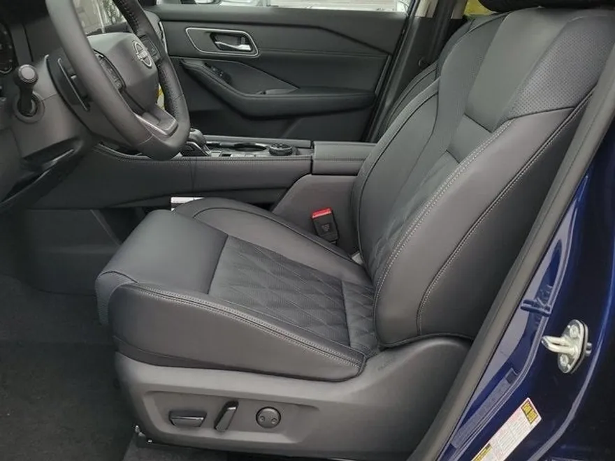 2026 Nissan Rogue Platinum photo 1