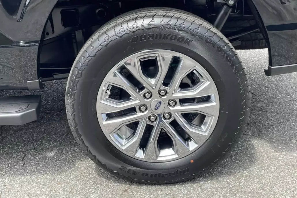2025 Ford F-150 Lariat photo 1