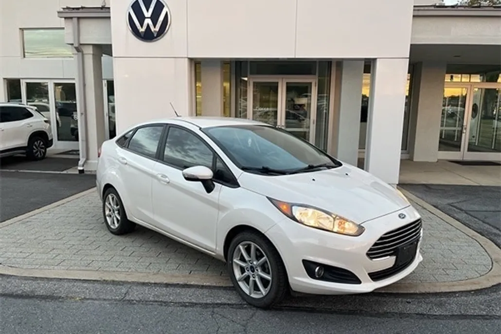 2016 Ford Fiesta SE photo 1
