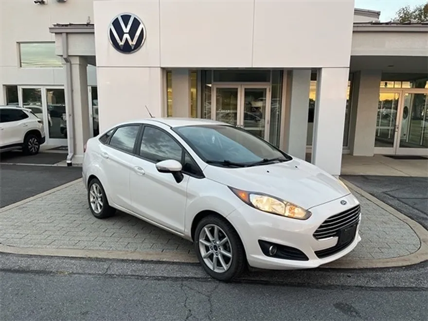 2016 Ford Fiesta SE photo 1