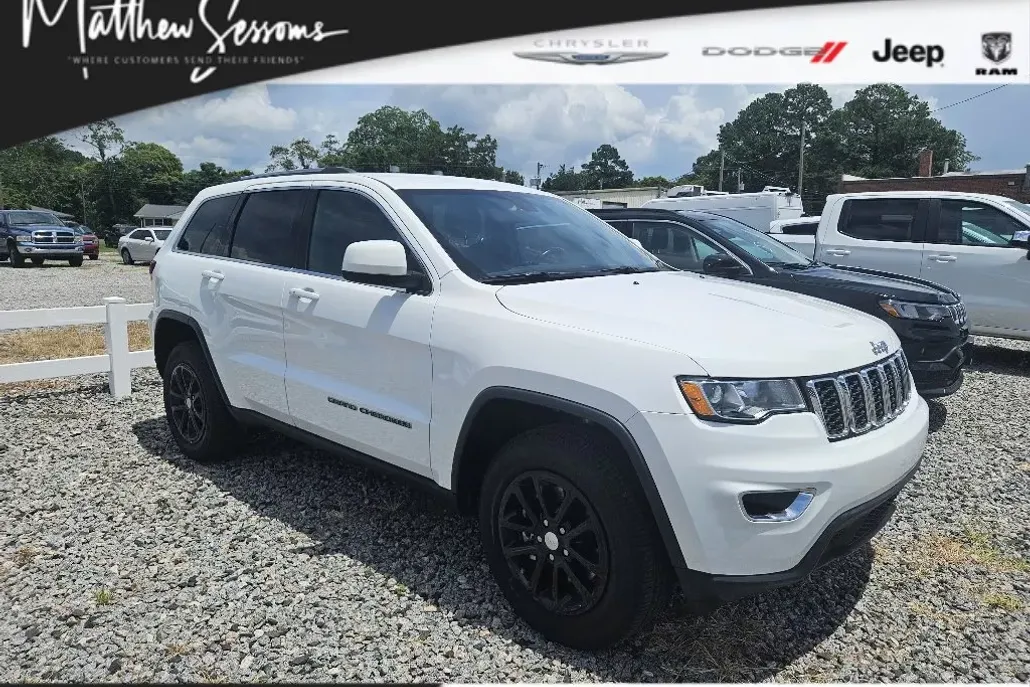 2021 Jeep Grand Cherokee Laredo photo 1