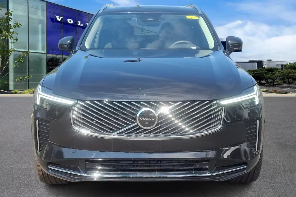 2025 Volvo XC90 AWD Plus photo 1