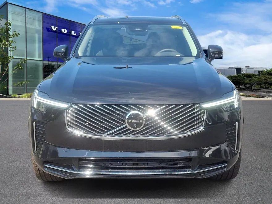 2025 Volvo XC90 AWD Plus photo 1