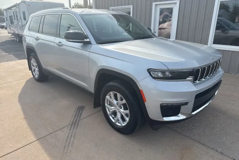 2023 Jeep Grand Cherokee Limited photo 1