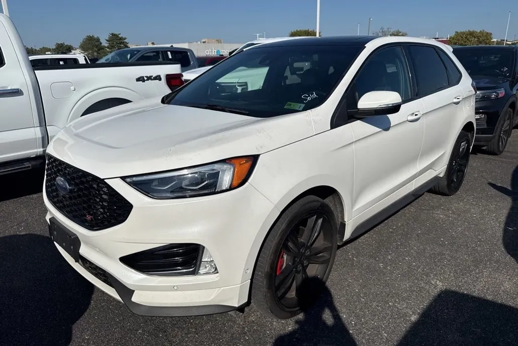 2020 Ford Edge ST photo 1