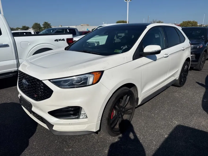 2020 Ford Edge ST photo 1
