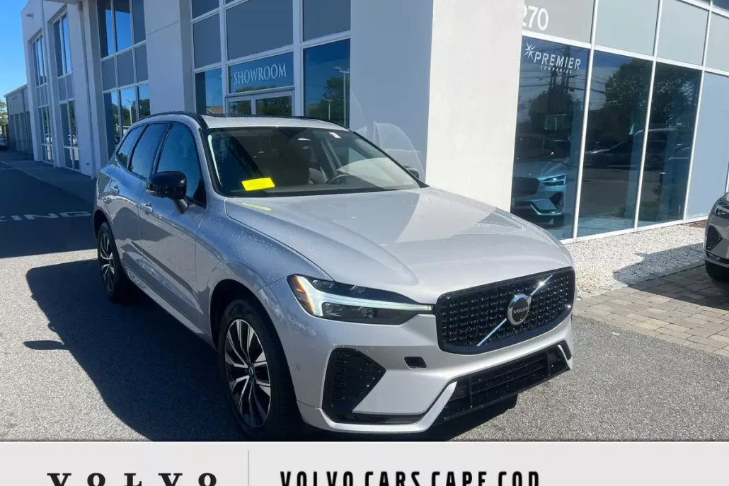 2025 Volvo XC60 B5 Plus photo 1
