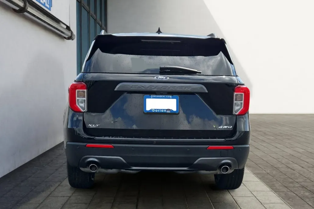 2022 Ford Explorer XLT photo 1
