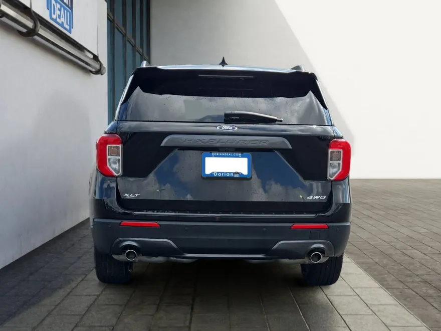 2022 Ford Explorer XLT photo 1