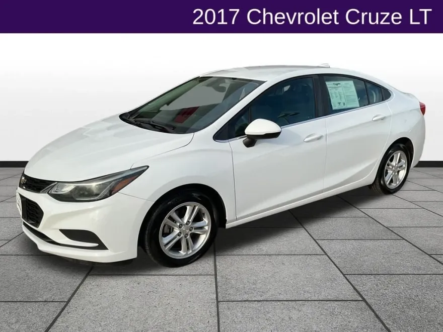 2017 Chevrolet Cruze LT photo 1