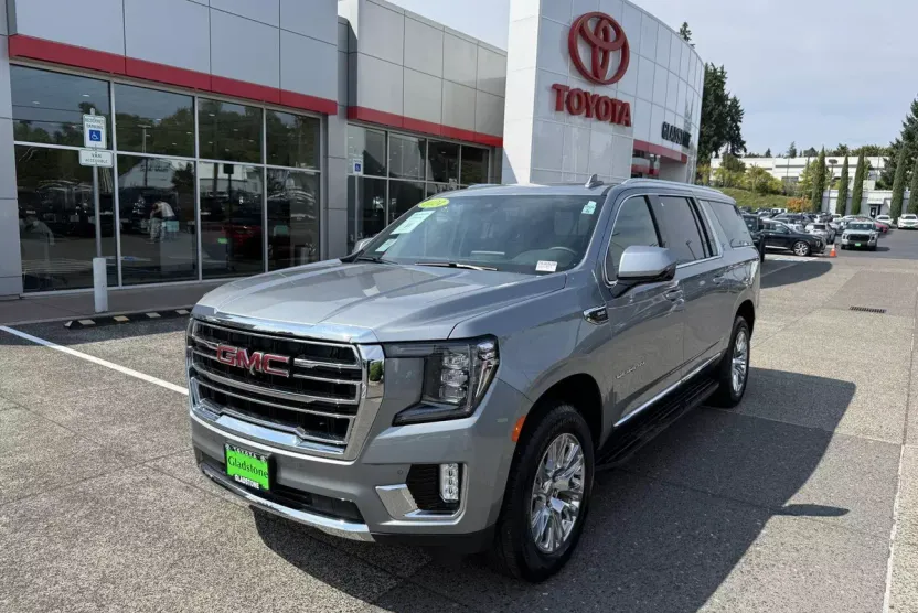 2024 Gmc Yukon XL SLT photo 1