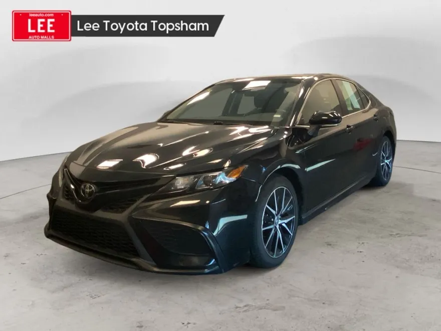 2023 Toyota Camry SE photo 1
