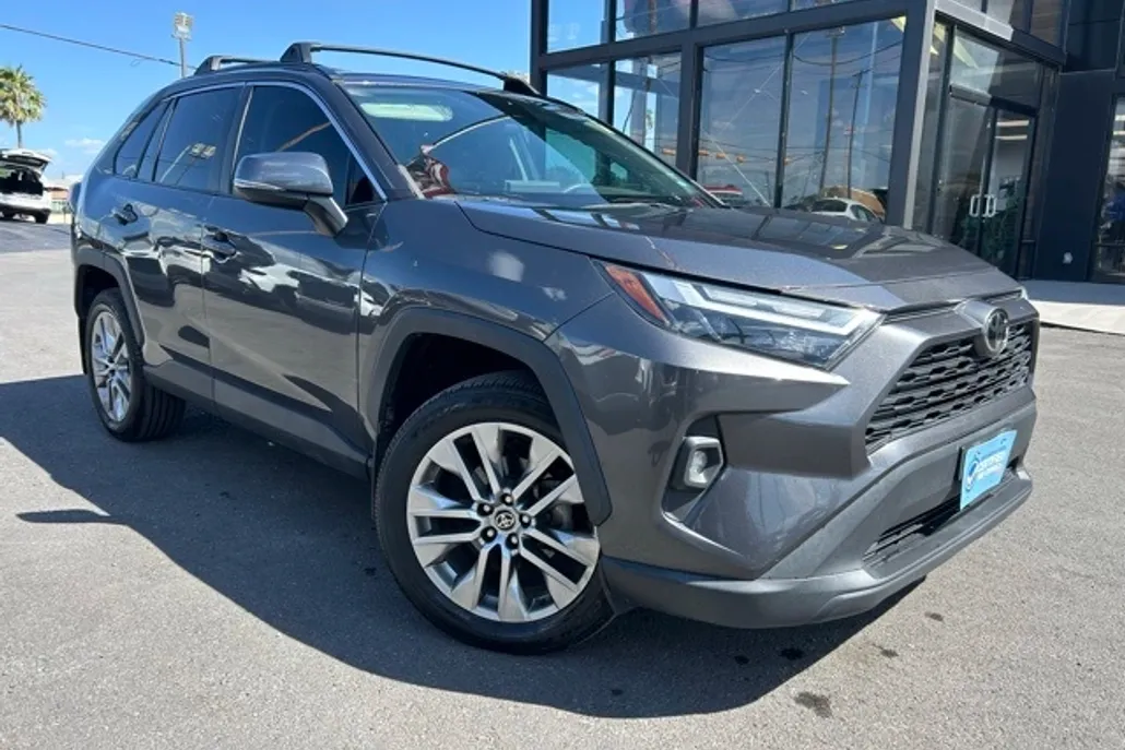 2022 Toyota RAV4 XLE Premium photo 1