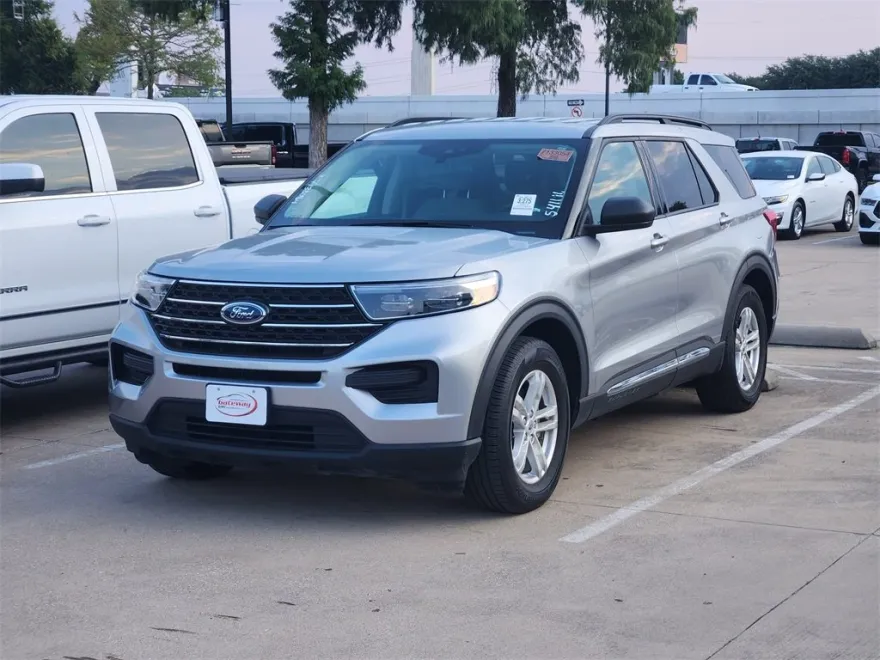 2023 Ford Explorer XLT photo 1
