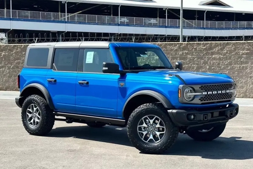 2025 Ford Bronco Badlands photo 1