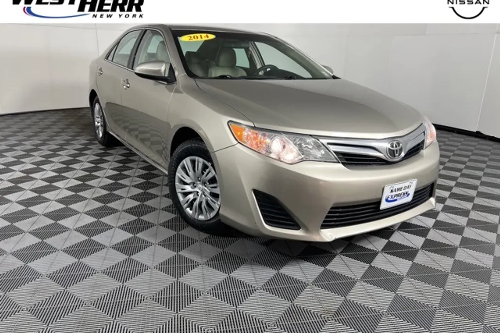 2014 Toyota Camry SE photo 1